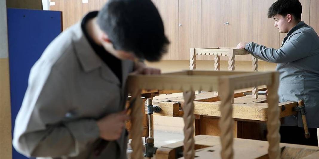 Fabrika gibi okul: Öğrencilerin üretimi ekonomik kazanç olarak dönüyor 1